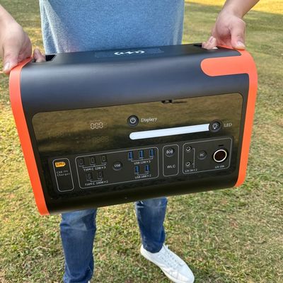 সৌর জেনারেটর 2200W পাওয়ার সাপ্লাই বিশুদ্ধ সাইন ওয়েভ ইনভার্টার সহ পোর্টেবল পাওয়ার স্টেশন