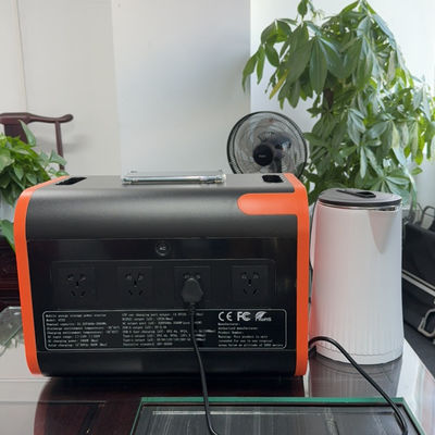 100W টাইপ-সি আউটপুট 2200W বহিরঙ্গন ক্যাম্পিং এবং জরুরী শক্তি জন্য সৌর জেনারেটর