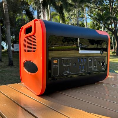 800W সৌর ইনপুট 2200W কনস্ট্যান্ট পাওয়ার বহিরঙ্গন চার্জিং জন্য মোবাইল সৌর বিদ্যুৎ কেন্দ্র