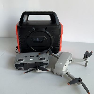 সৌর জেনারেটর 300W এসি ডিসি বাইরের চার্জিং স্টেশন জন্য ডুয়াল ইউএসবি টাইপ সি চার্জিং