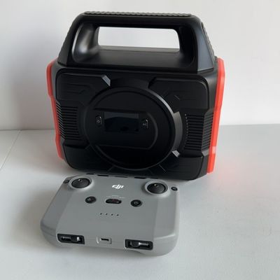 সৌর জেনারেটর 300W এসি ডিসি বাইরের চার্জিং স্টেশন জন্য ডুয়াল ইউএসবি টাইপ সি চার্জিং