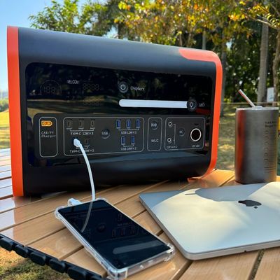 LiFePO4 2200W AT22 পোর্টেবল সোলার পাওয়ার স্টেশন for Backup Energy Supply in Camping