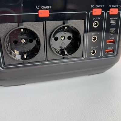 600W সৌর প্যানেল চার্জিং এবং সিনোসাইডাল ওয়েভ আউটপুট সহ বহিরঙ্গন মোবাইল পাওয়ার স্টেশন
