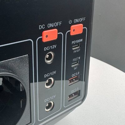 লিথিয়াম আয়রন ফসফেট ব্যাটারি সহ গরম 600W আউটডোর ক্যাম্পিং পোর্টেবল পাওয়ার স্টেশন
