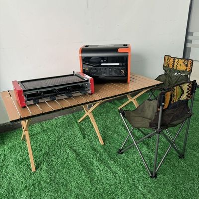 লিথিয়াম ব্যাটারি কাস্টমাইজযোগ্য রঙ সহ 2200W ধ্রুবক শক্তি বহনযোগ্য সৌর জেনারেটর