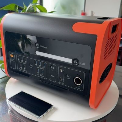 2200W ধ্রুবক শক্তি আউটপুট 4000W ড্রাইভ LiFePO4 বহিরঙ্গন চার্জিং জন্য সৌর জেনারেটর