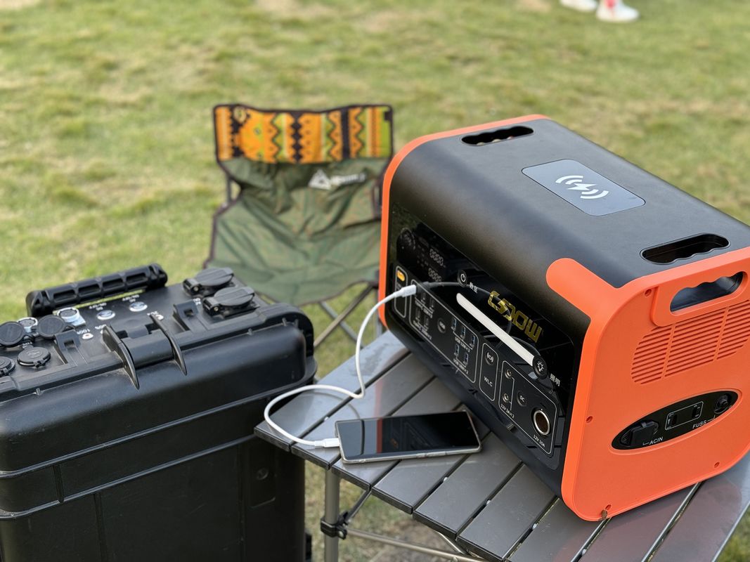 কমপ্যাক্ট 2200W পোর্টেবল সৌর শক্তি স্টোরেজ পাওয়ার স্টেশন আপনার অনুরোধে কাস্টমাইজেশন