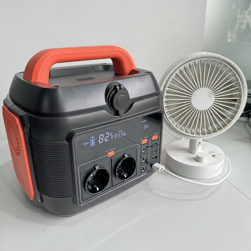 600W পোর্টেবল সোলার জেনারেটর আউটলেট ব্যাকআপ ব্যাংক আউটডোর সোর্স পাওয়ার স্টেশন