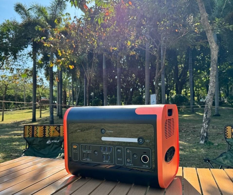 1800W 2000W 2200W পোর্টেবল পাওয়ার স্টেশন 2kw লিথিয়াম LiFePO4 ব্যাটারি AT22 কালো