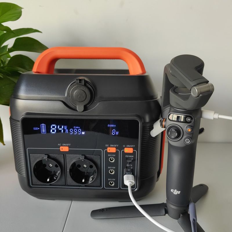 S6 লিথিয়াম ব্যাটারি এবং সাইন ওয়েভ আউটপুট সহ 600W মোবাইল পাওয়ার সোলার পাওয়ার স্টেশন