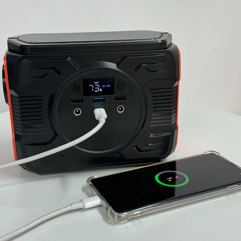 ইউরোপের বাজার সৌর বায়ু জেনারেটর 200W ক্যাম্পিং এবং জরুরী জন্য শক্তি সঞ্চয় ক্ষমতা