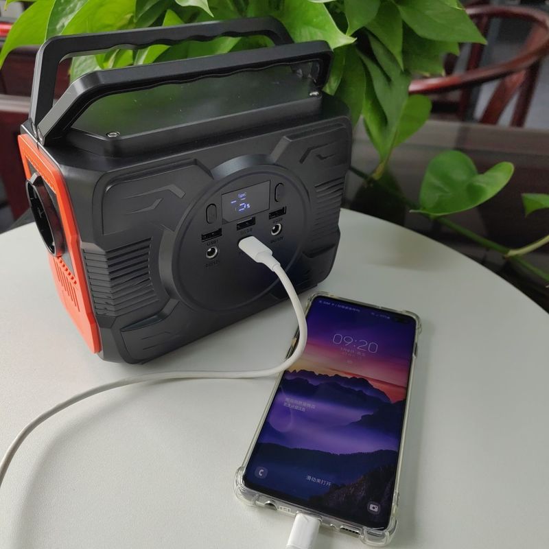 আউটডোর মোবাইল পাওয়ার সাপ্লাই 200W এবং USB1/USB2 এক্সপোর্ট 5V/2.1A এর সাথে