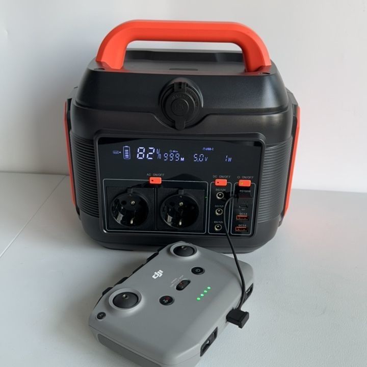 টাইপ-সি আউটপুট Pd100W Pd27W S6 LiFePO4 576wh বহনযোগ্য কেস পাওয়ার স্টেশন বহিরঙ্গন জন্য