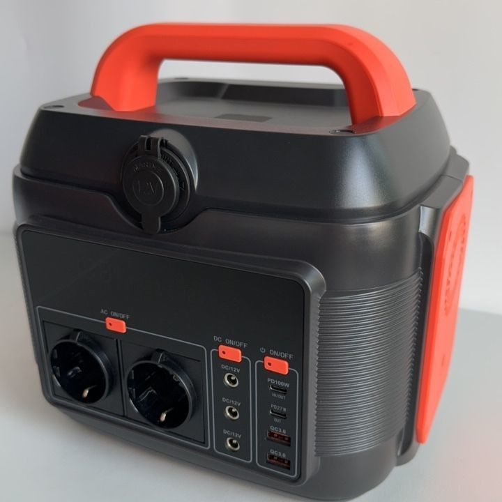 600W সৌর প্যানেল চার্জিং এবং সিনোসাইডাল ওয়েভ আউটপুট সহ বহিরঙ্গন মোবাইল পাওয়ার স্টেশন