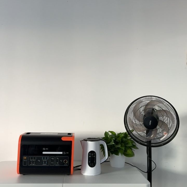 জরুরী যোগাযোগের জন্য 1500W এসি চার্জিং সোলার এনার্জি স্টোরেজ মোবাইল পাওয়ার স্টেশন